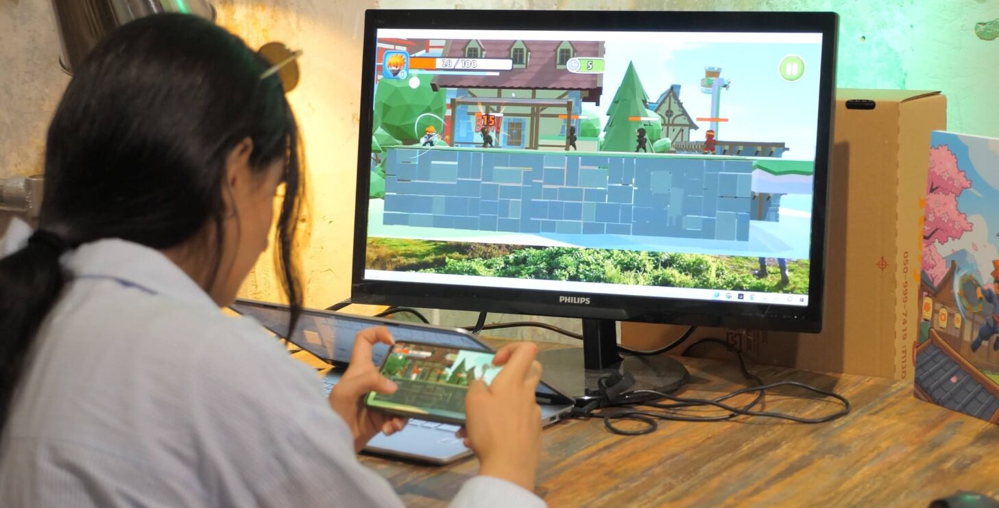Playing Ninja Tower on a phone, mirrored on a monitor