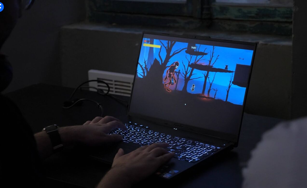 Playing Obscura: Below the Smile in the dark